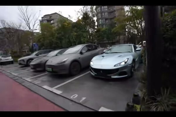 Ceciarmy revela su Ferrari de 250.000€ en España